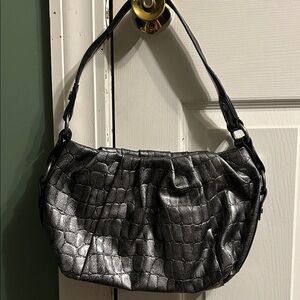 Simply Vera (Vera Wang) pewter metallic croc embossed bag- NWT